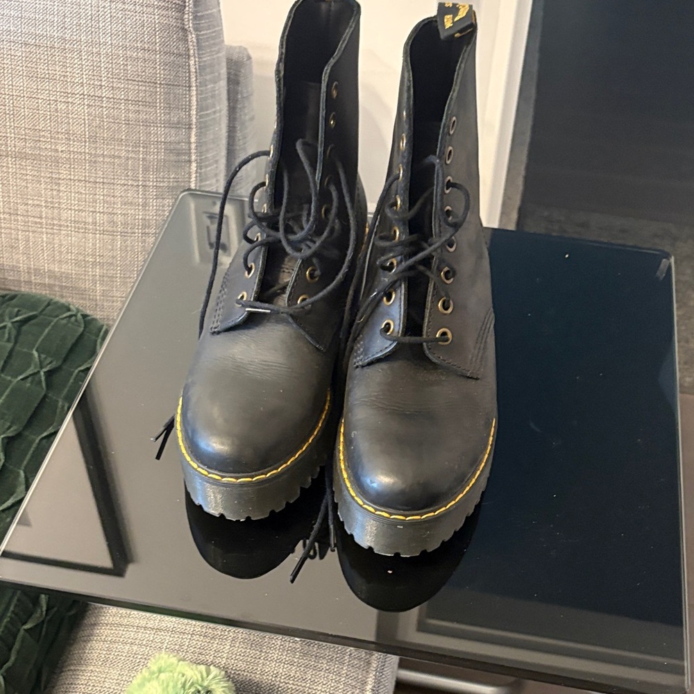 Stylish Black Leather Men's Boots